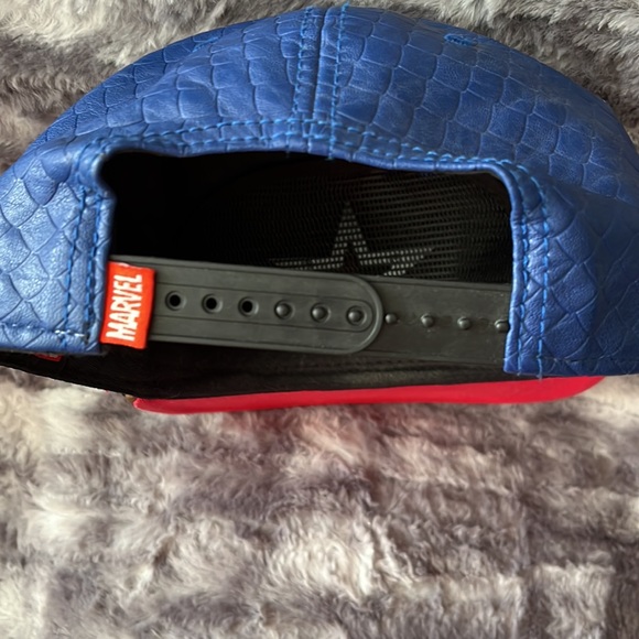 Avengers Capt Marvel Cap - Picture 4 of 4